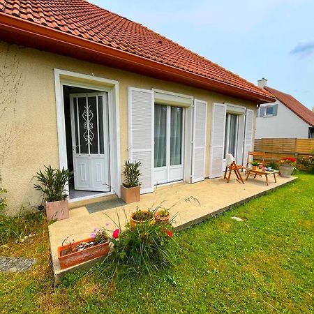 A 12 Min A Pied De La Plage Et 5 Min Du Centre De Luc-Sur-Mer Exteriör bild
