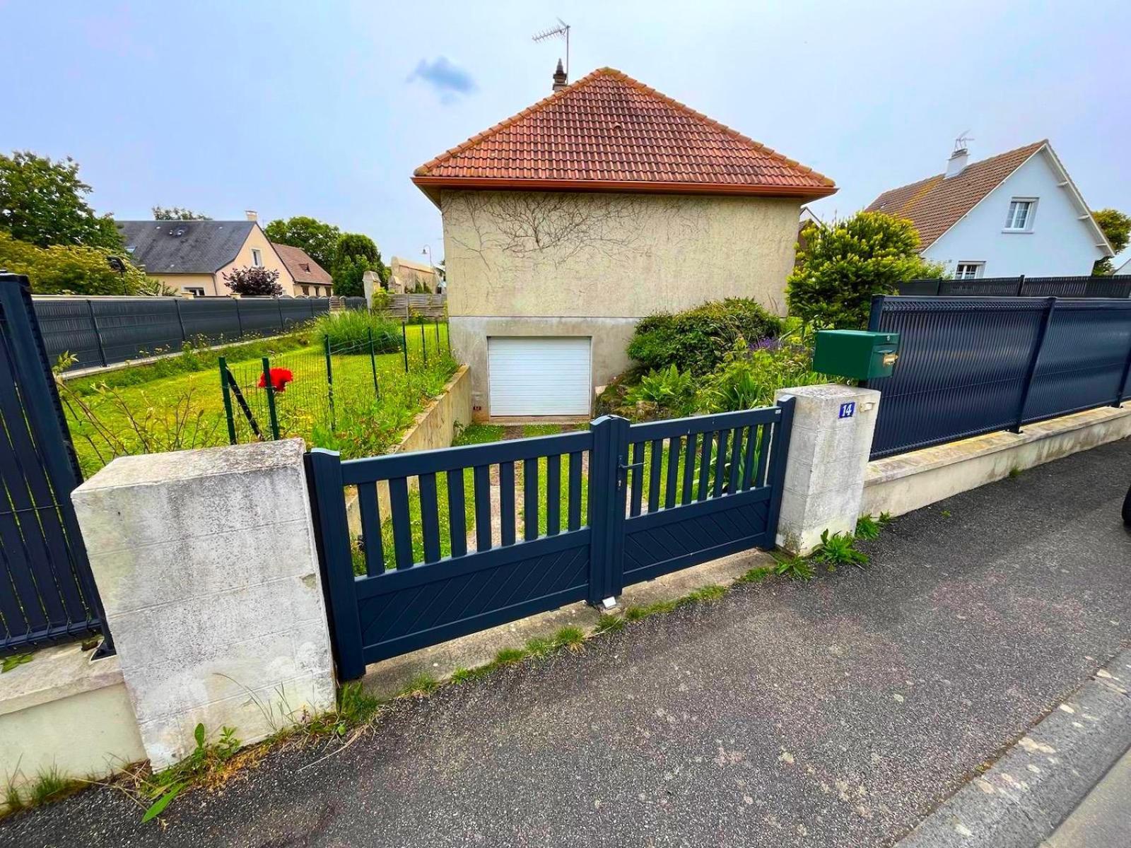 A 12 Min A Pied De La Plage Et 5 Min Du Centre De Luc-Sur-Mer Exteriör bild